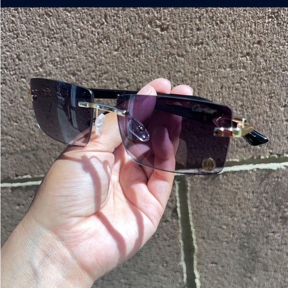 Luxury sunglasses black brown and blue colors are available - Picture 2 of 3